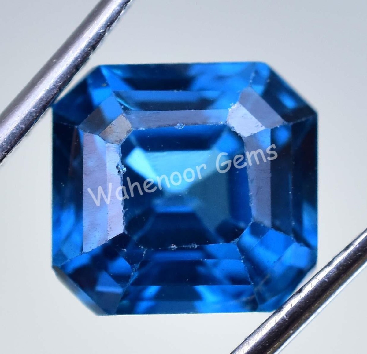 RARE !! ZIRCON BLEU DU CAMBODGE : 5.7 mm x 5 mm