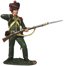 BRITAINS NAPOLEONIC BRITISH 36170 NASSAU GRENADIER STANDING LOADING 2 MIB
