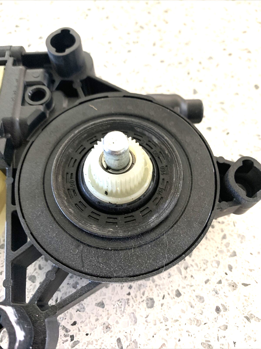 FORD ESCAPE FRONT LEFT DRIVER SIDE DOOR WINDOW MOTOR REGULATOR OEM 