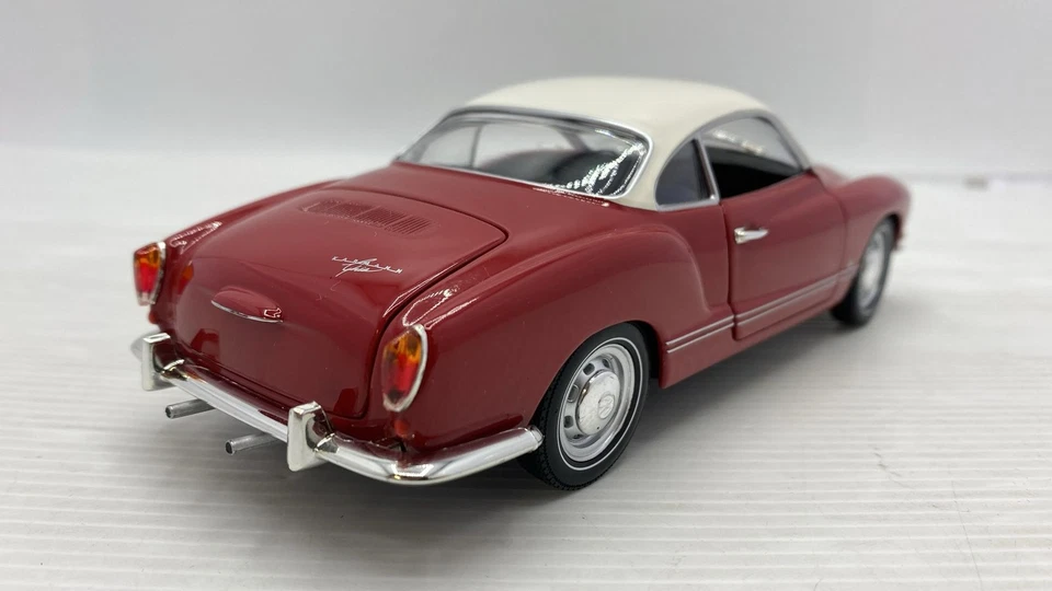 MIN241245005 Minichamps Volkswagen Karmann Ghia Coupe 1970 Red 1/24 - Immagine 3 di 4