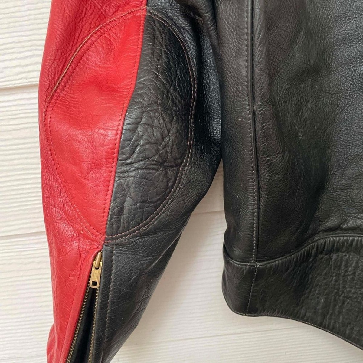 VTG Bates Suzuki Custom Leather Motorcycle Jacket Size 44 Men’s Red Black Coat View 3