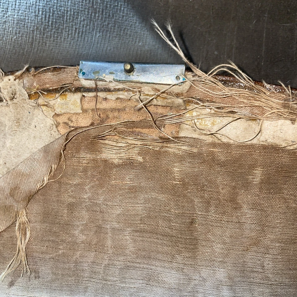 Embreagem vintage de crocodilo  - Imagem 3 de 4