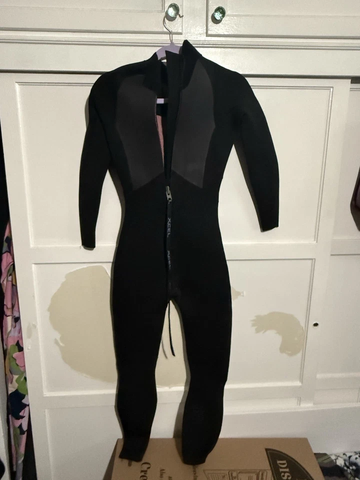 XCEL Drylock Woman's 4/3mm Back Zip Full Body Wetsuit - Black Size 4  - Image 2 of 2