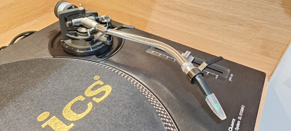Technics SL-1210 MK2 Direct Drive Turntable X2 with Ortofon Carts and stylus - Image 3 of 4