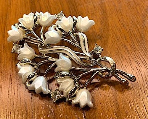 25+ Star Vintage & Antique Fashion Brooches & Pins Signed for sale