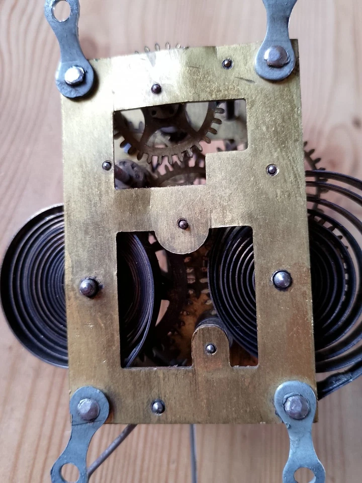 Excelente movimiento despertador antiguo raro de casa de campo (¿compañía de relojes sindicales?) funcionando Foto 4 de 4