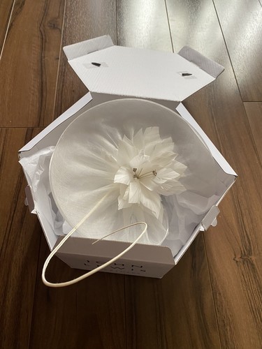 John Lewis Fascinator Hat Cream With Feathers On With Box -RRP £80 - Picture 6 of 8