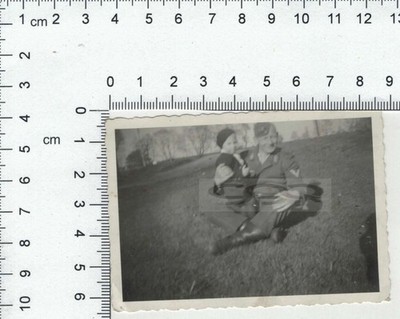 Portraitfoto Soldat mit Kind um 1944, 2. Weltkrieg