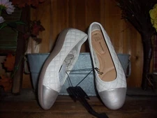 TIME AND TRU WOMENS QUILTED BALLET STYLE SLIP ON SHOES SIZE 6.5 OFF WHITE MEMORY
