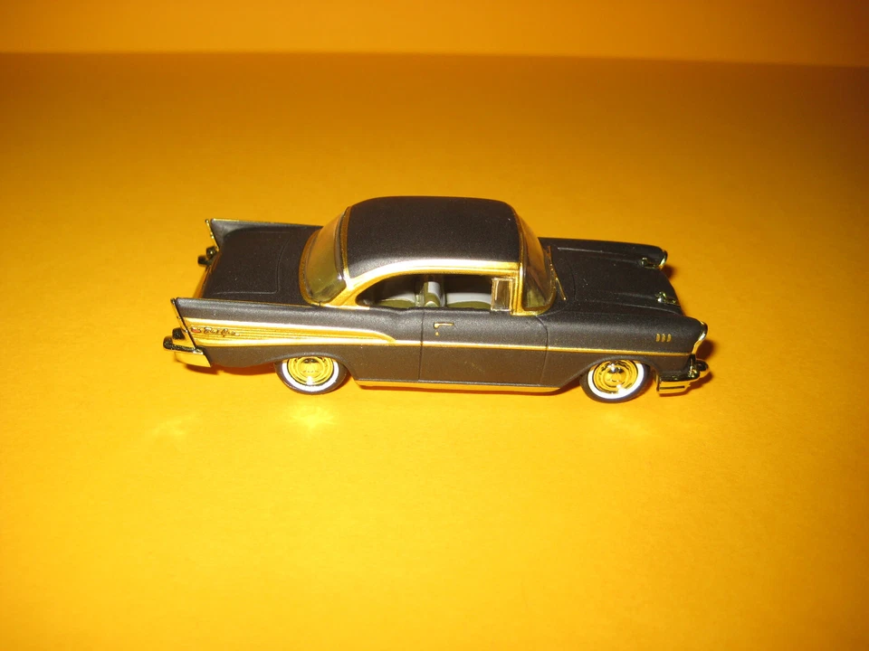 M2 Machines - Auto-Drivers Release 35 - 1:64 - 1957 Chevy Bel Air Chase - Bild 3 von 4