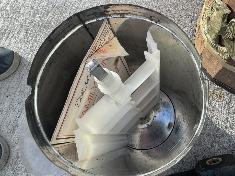 VTG 8485 Dolly Madison Electric Ice Cream Freezer Maker 6Qt Wood Eagle