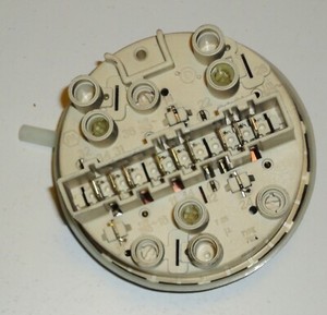 Druckwächter 124683914 - Ersatzteil von Waschmaschine Zanussi FLS-1040