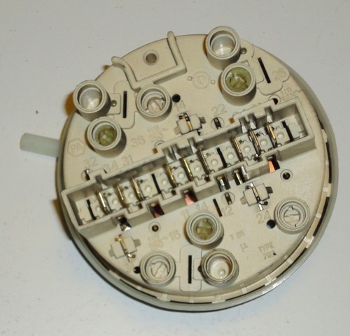 Druckwächter 124683914 - Ersatzteil von Waschmaschine Zanussi FLS-1040