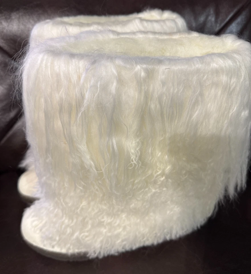 NWT BEARPAW Canada Boetis II White Mongolian Fur Sheepskin Wool Boots Sz 8 M - Image 3 of 4