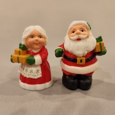Vintage Hallmark Santa And Mrs Claus Salt And Pepper Shakers