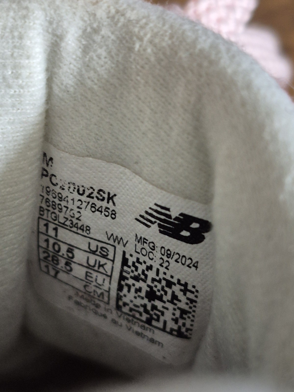 New Balance 2002 R Pink Running Shoes Little Kids Size 11 Used thumbnail 8