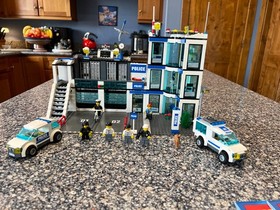 LEGO City: Police Station (7498), Retired Complete w/ Manual, Minifigs & Box, 