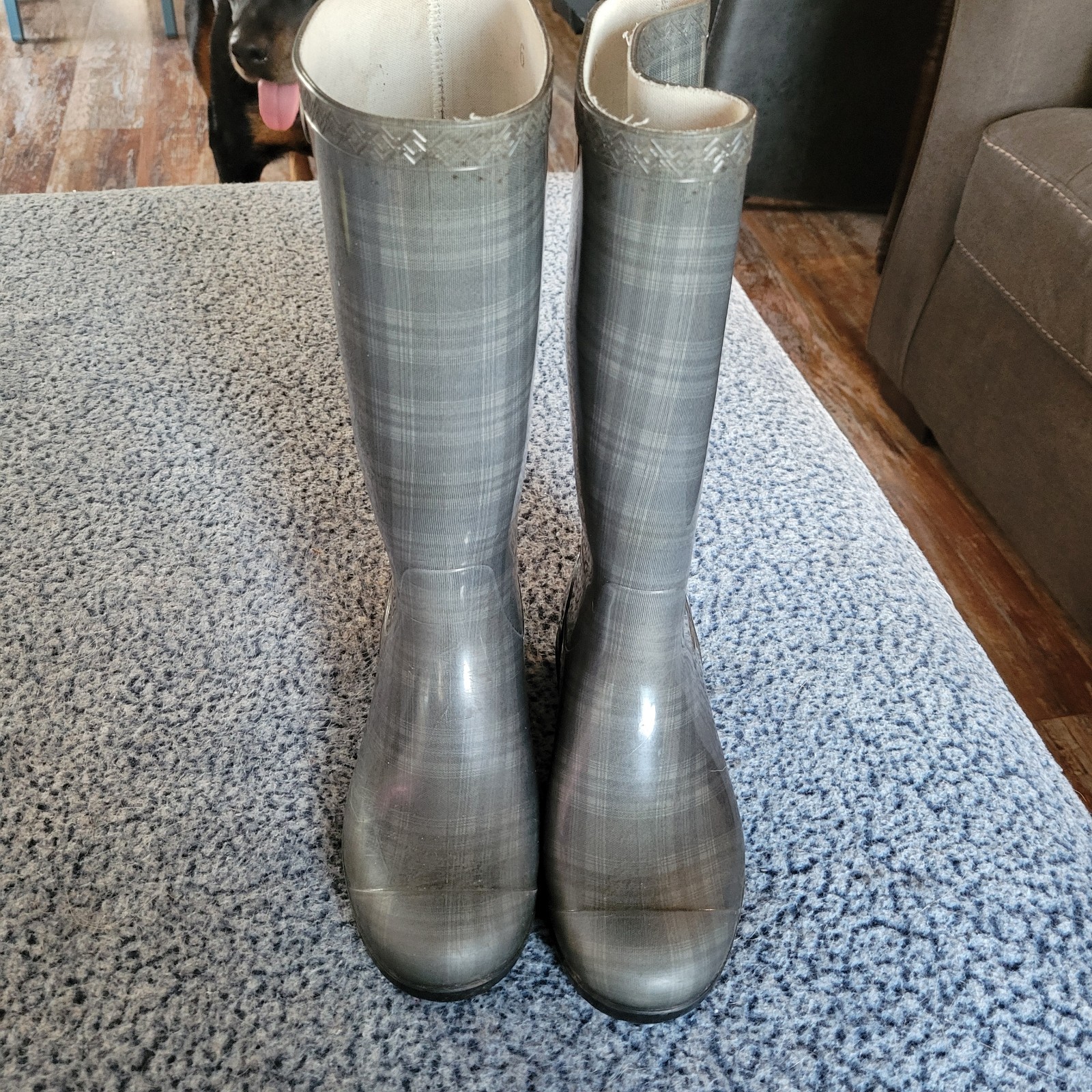 UGG Plaid Waterproof Rain Boots Gray Size 6