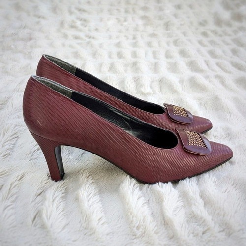 VINTAGE 90s STUART WEITZMAN Burgundy Pumps / Heels w/Gold Studs & Buckle… - Picture 4 of 11