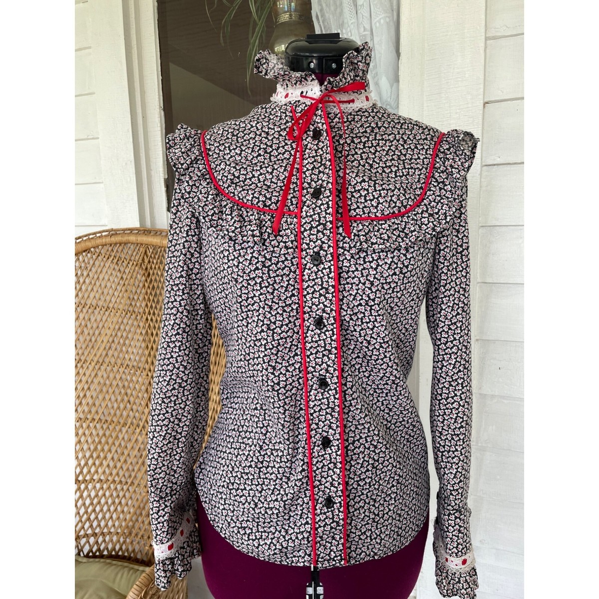 Vintage 1970s Floral Cotton Ruffle Western Shirt Black Red Size 
