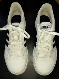 boys white adidas sneakers