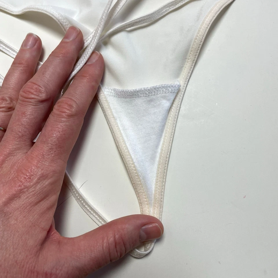 Vintage Victoria's Secret y2k Second Skin Satin V-String w Bow Back Sz M - Image 4 of 4