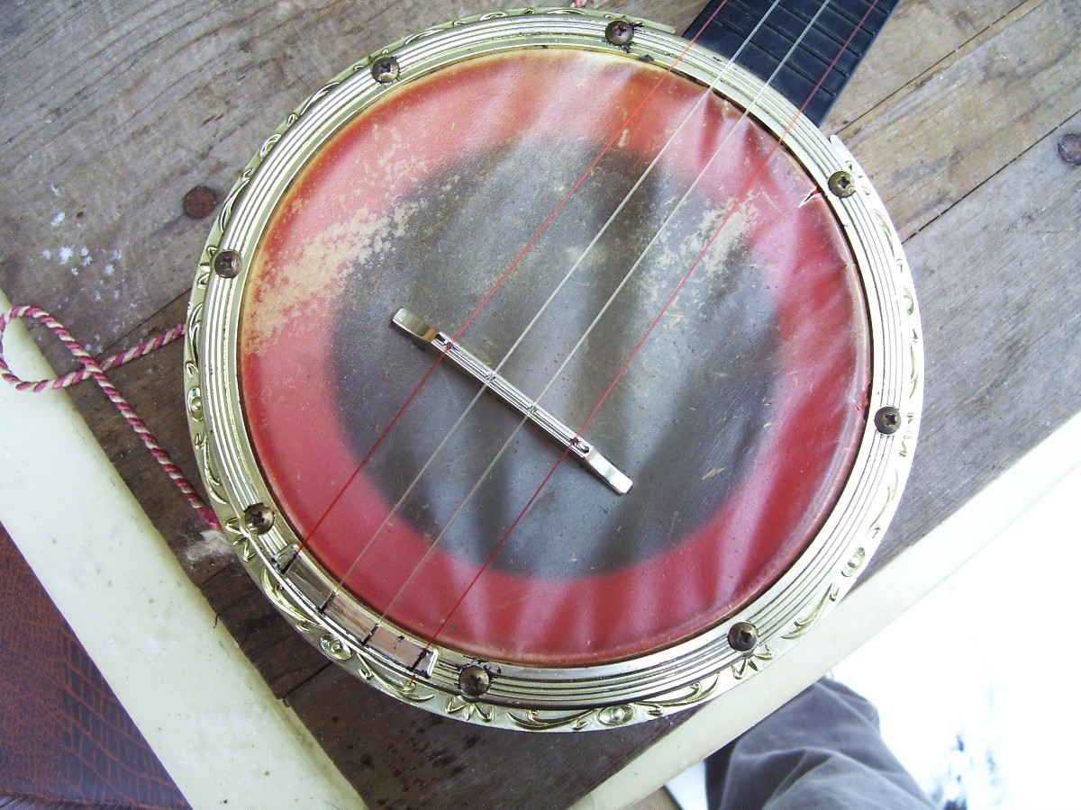 SELDOM SEEN  1950s EMENEE TOY GOLDEN BANJO ~  W/CASE  & CHORD  PAYER  ATTACHMENT