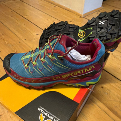 La Sportiva Ultra Raptor II W's Damen Wanderschuhe Mesh Blau/Rot EU 40