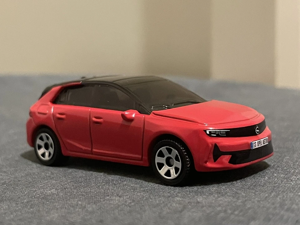 Modellino Matchbox Opel Astra L 8 VIII 1/64 1:64 Auto Nuova Senza Scatola 2025 - Immagine 2 di 4