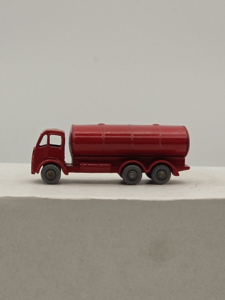 Matchbox 11a ERF Petrol Tanker Esso Rouge - 1955 - Lesney Moko 1:100 Vintage