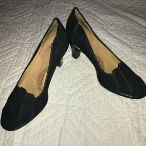 navy pumps size 11