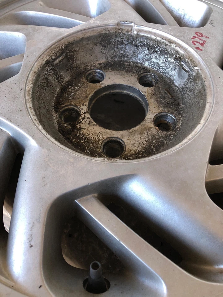 Conjunto de llanta Ford Thunderbird 1989-1993 15 pulgadas aleación 15" aluminio OEM Foto 2 de 4