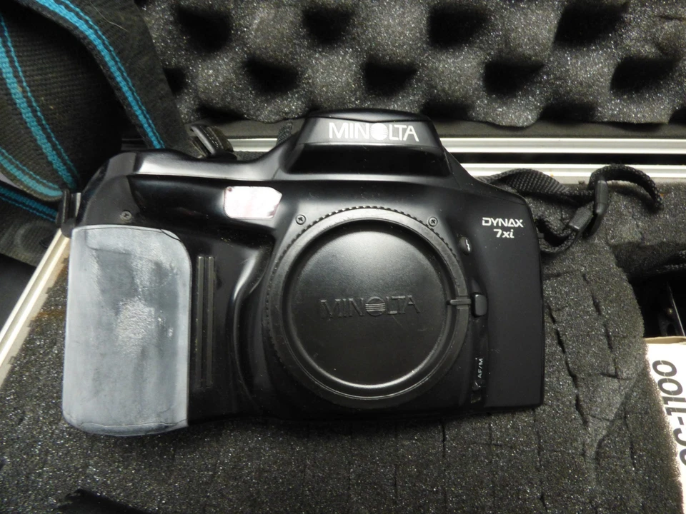 Minolta Camera & Accessories. Pre Owned. With Padded Hard Case. Untested - Image 2 of 4