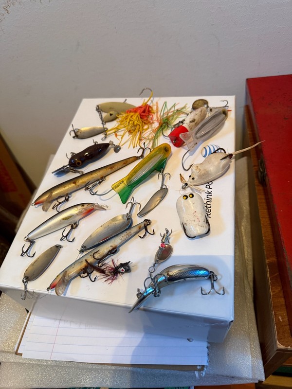 19 FISHING LURES SOME VINTAGE