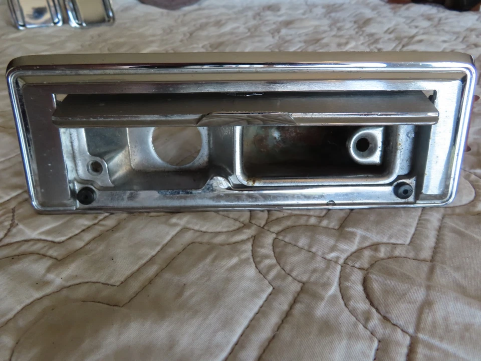 CENICERO PUERTA TRASERA DERECHA INTERRUPTOR VENTANA ENCENDEDOR BISEL 74-79 CADILLAC 9843728 Foto 3 de 4