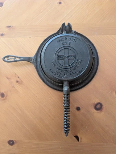 Antique Griswold American No. 8 Cast Iron Waffle Iron W/Low Base Made in the USA