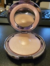 BECCA Pearl Glow Luster Glow Powder .32 oz/9g BRAND NEW IN BOX