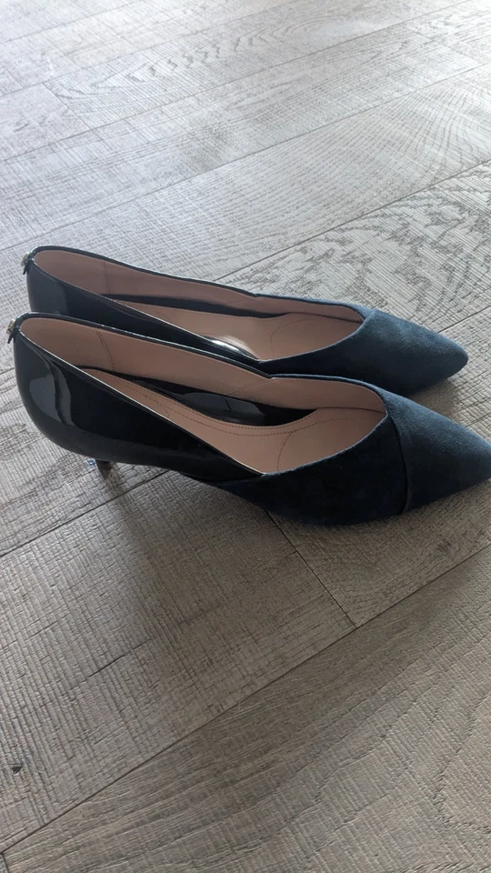 Tacones Taryn Rose Nadine Kitten azul marino gamuza charol 10B nuevos sin caja Foto 2 de 4