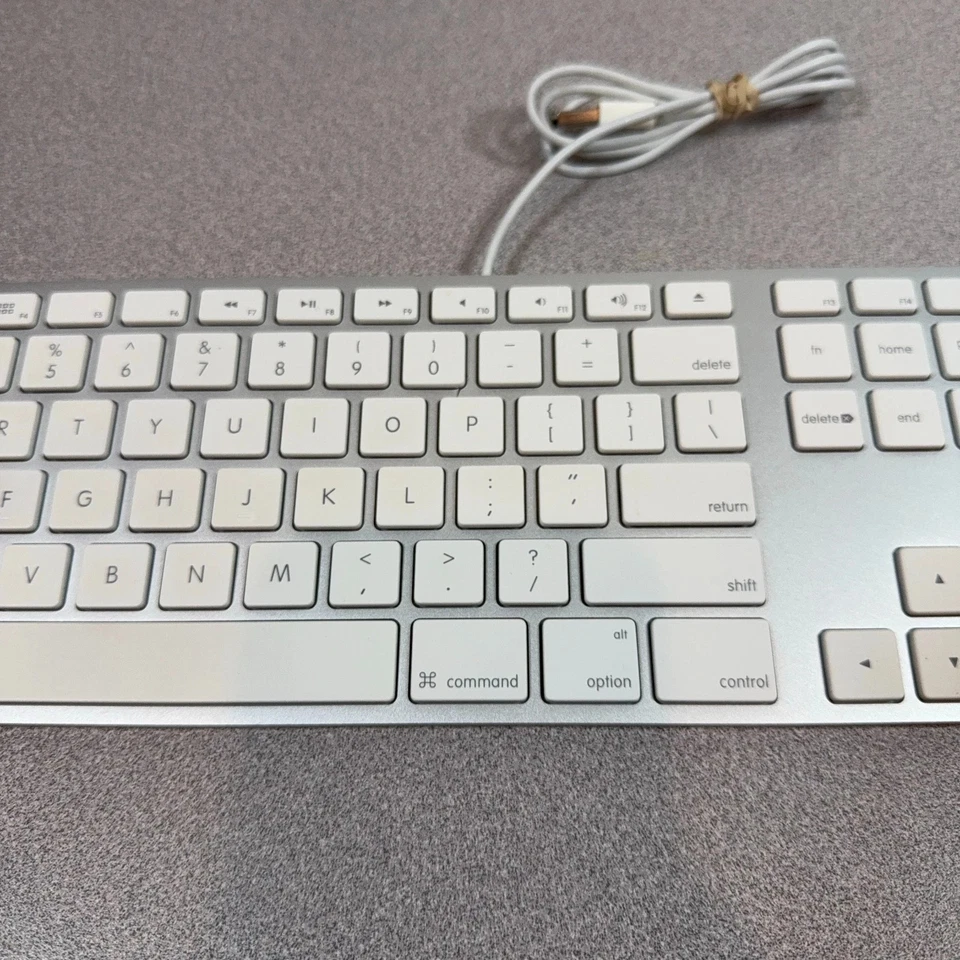 Genuine Apple A1243 Wired USB Keyboard w/ Numeric Keypad for iMac, Mac Mini - Image 2 of 4