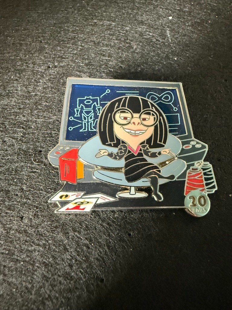2024 Disney Edna Mode 20 Years 20th Anniversary The Incredibles LE 3000 Pin