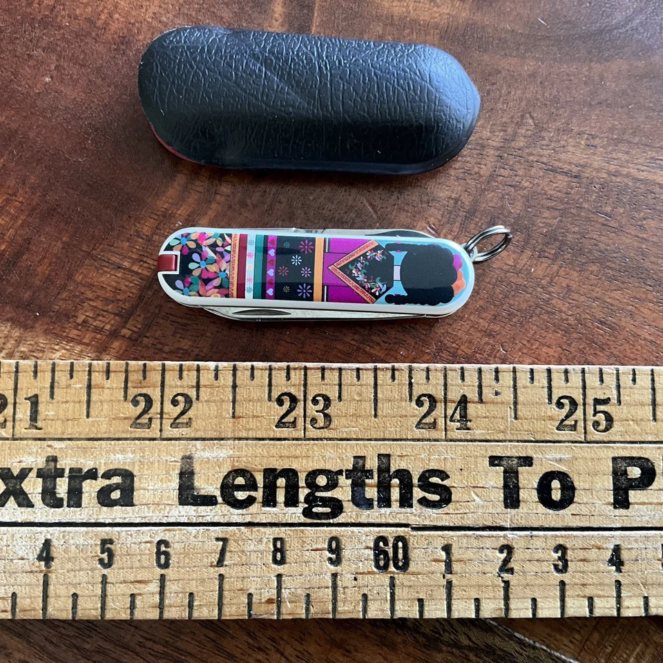 Navaja suiza Victorinox 58 mm clásica SD navaja de bolsillo 2016 Maria con estuche Foto 4 de 4