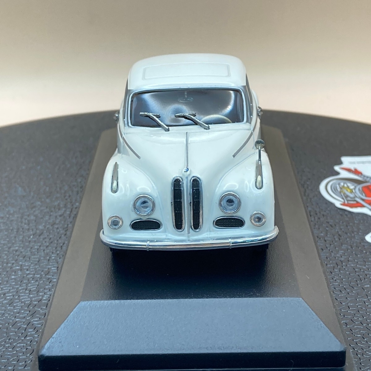 Minichamps 1/43 BMW 502 V8 Limousine White 1956 430022400 Diecast