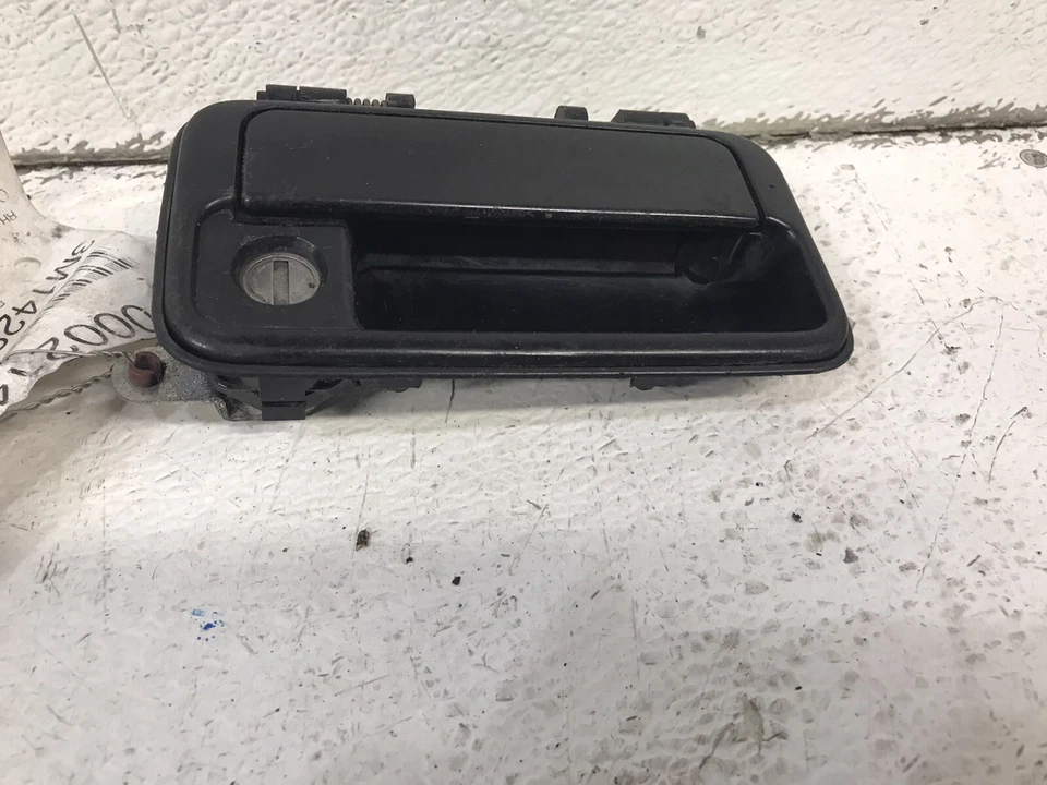 1990 - 1991 Geo Metro 2DR HTBK 右乘客外门把手锁孔 OEM  — 第 2/3 张图片