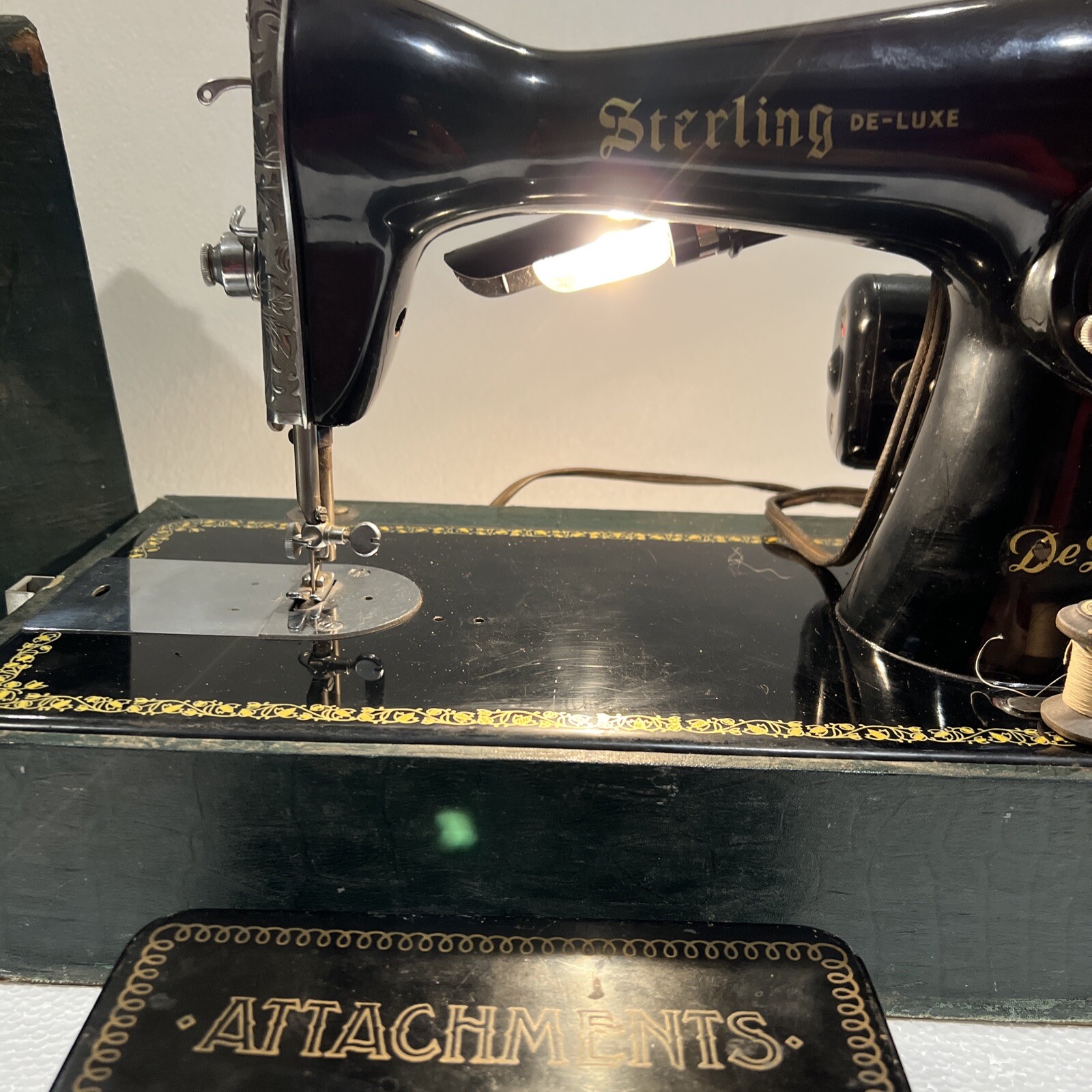 Vintage Sterling Eureka De Luxe Good Housekeeper Sewing Machine Read