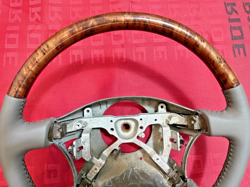 Оригинальный руль LEXUS LX470 98-2007 с деревянной строчкой из лицевой и кожи - Изображение 3 из 4