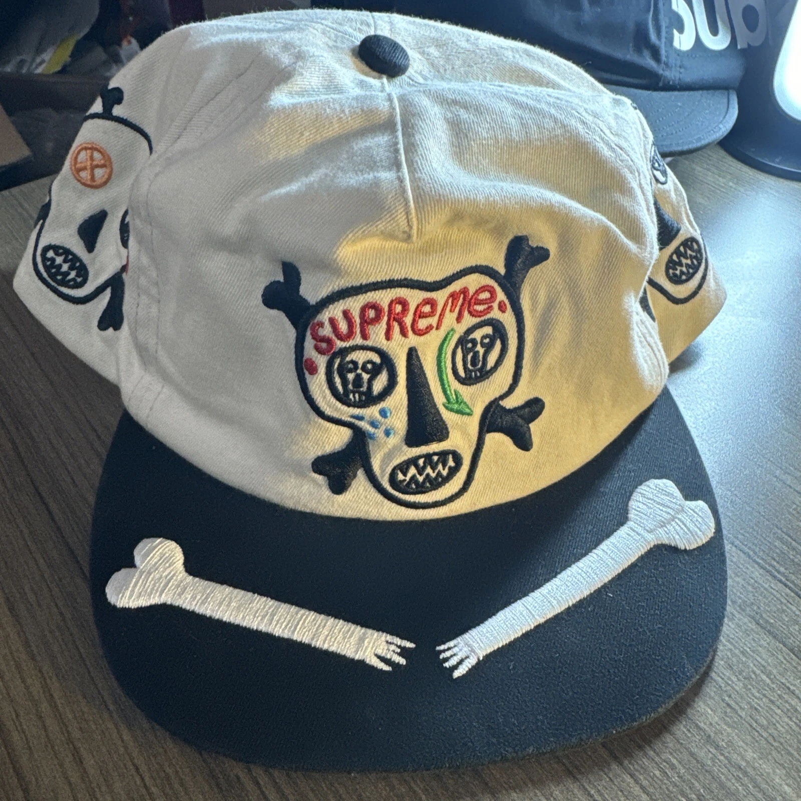Chapeau Supreme Clayton Patterson Skulls 5 panneaux pierre SS21