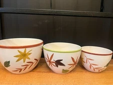 Flower and leaf nesting bowls