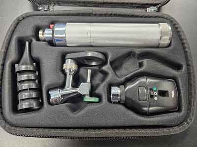 Welch Allyn 21760 Operating Otoscope and 11720 Ophthalmoscope  Veterinary Set