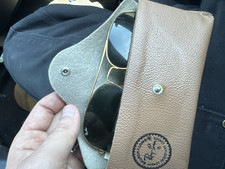 Ray-Ban Men  s Aviator Sunglasses Gold Metal Frame Green Tinted Glass Lenses Case
