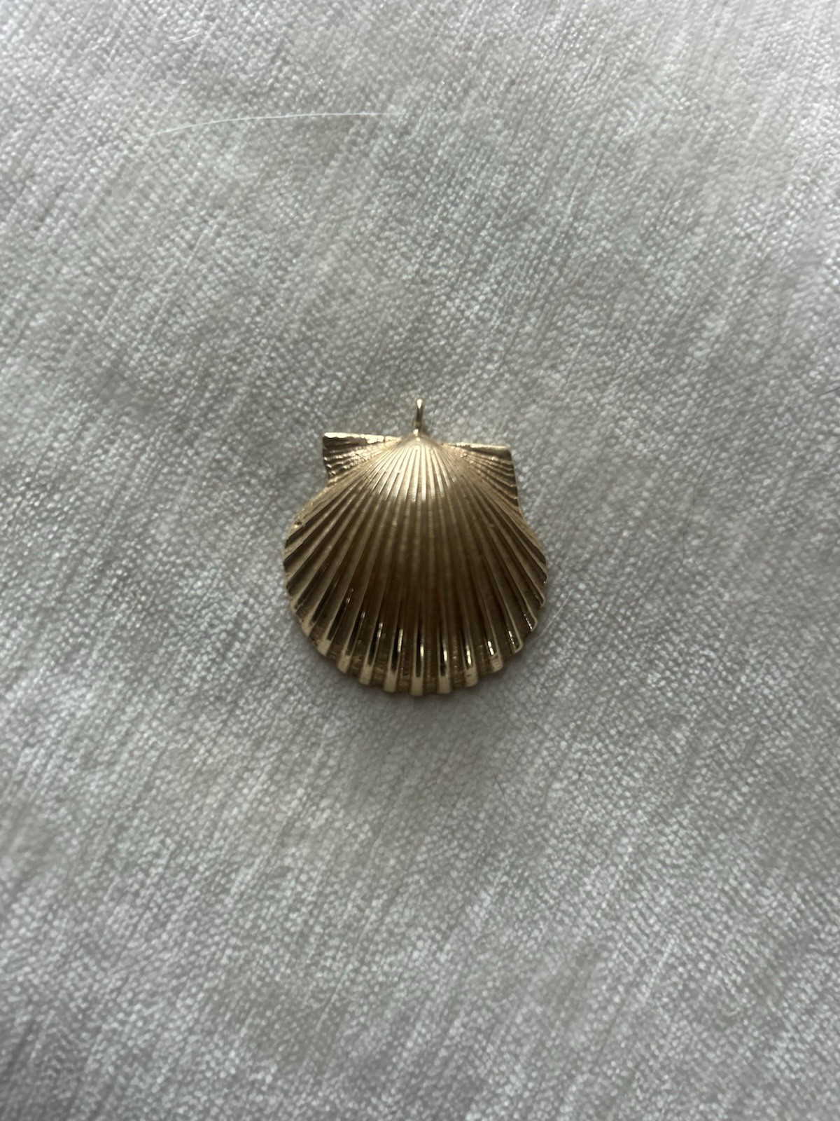 13k  Yellow Solid Gold Large Shell PendantCharm 8… - image 4